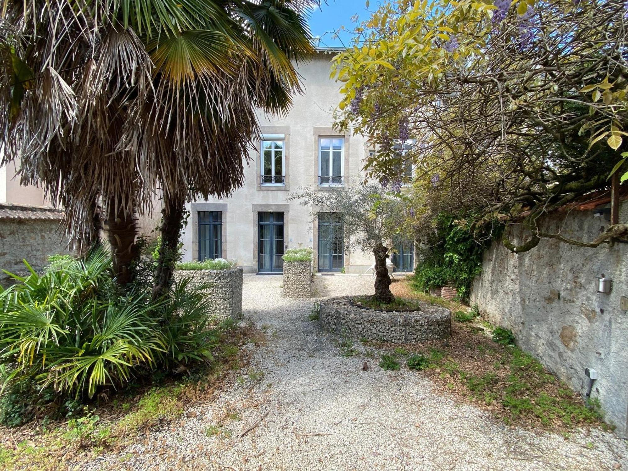 La Villa Beaupeyrat - Apparthotels De Charme Dans Batisse De Caractere Limoges Room photo